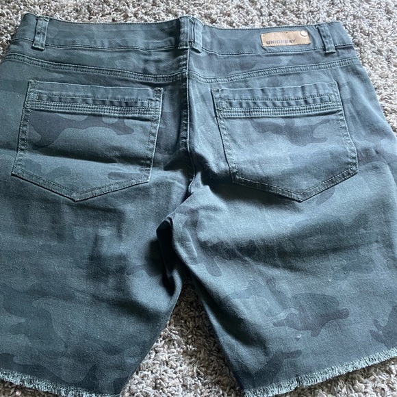 Camo shorts - Picture 3 of 3